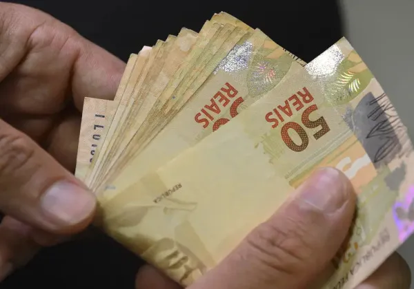 Primeira parcela do décimo terceiro deve ser depositada até esta sexta