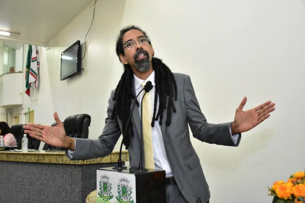 Jhonatas Monteiro é o único vereador a votar contra aumento de salário: ‘Não há justificativa moral’