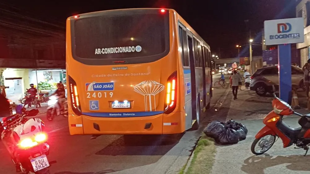 Mulher sofre parada cardíaca e morre dentro de ônibus em Feira de Santana