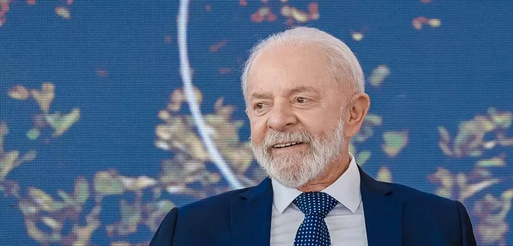 Lula é operado às pressas após sentir dor de cabeça 