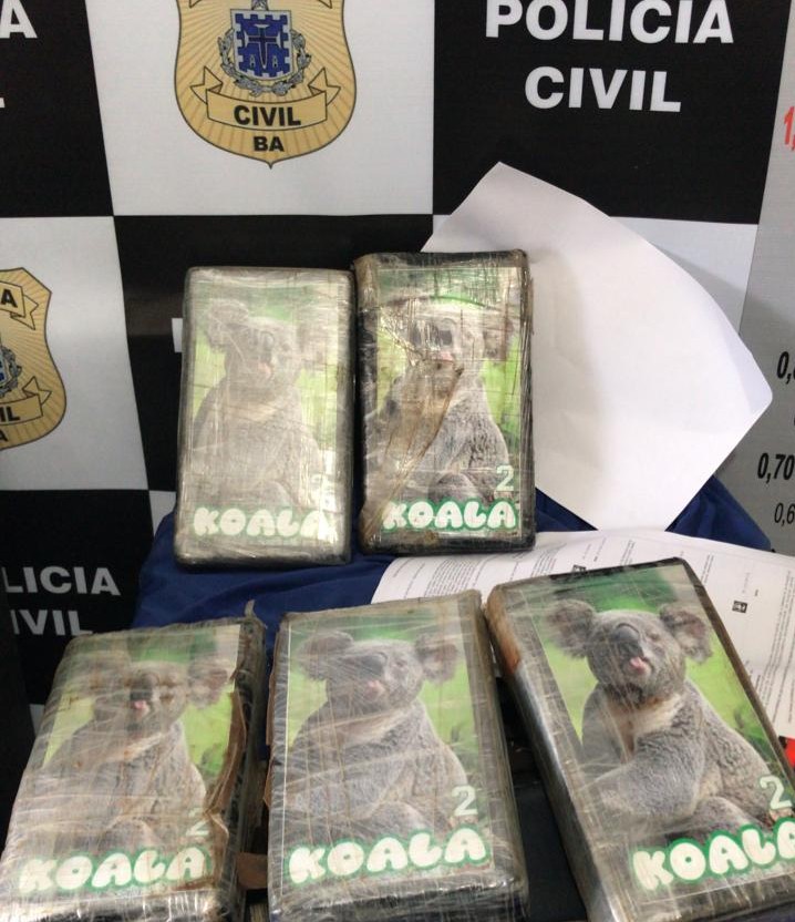 Dois homens com cinco quilos de pasta base de cocaína na Br101.