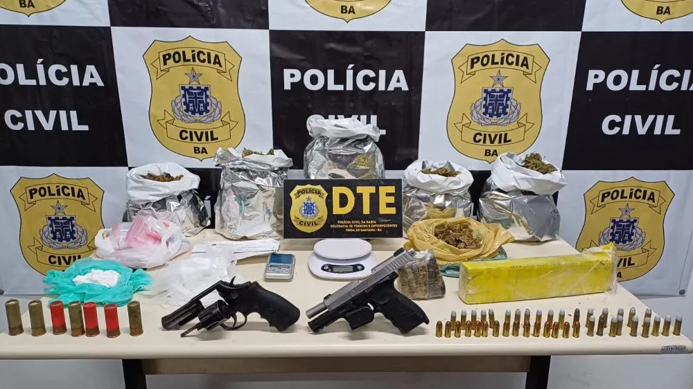 Casal é preso com drogas, armas e munições em condomínio no bairro Nova Esperança