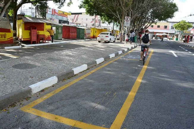 Desfile Natalino anima Centro de Feira de Santana e fortalece campanha Natal de Prêmios