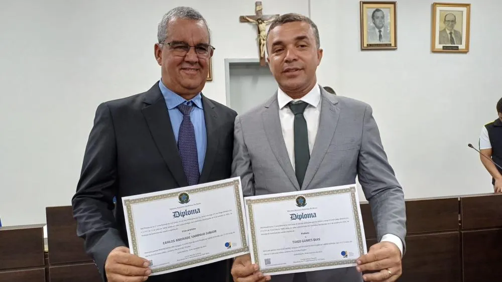 Tiago da Central e Carlinhos da LM são diplomados como prefeito e vice de Santo Estêvão