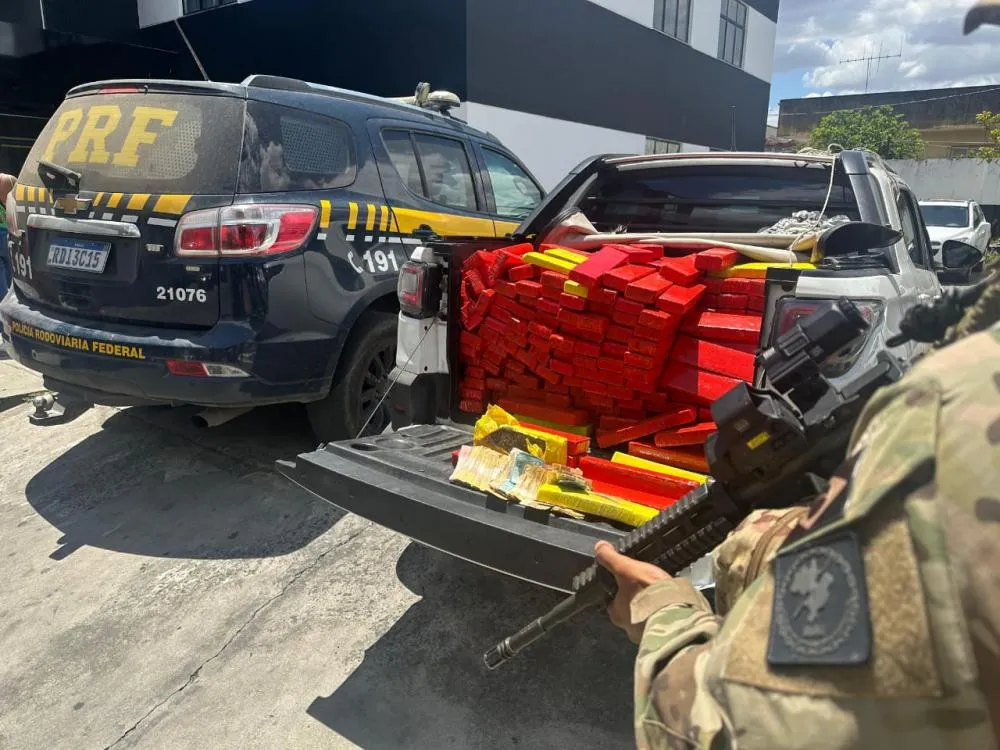 PRF apreende 500 kg de maconha e prende condutor na manhã deste domingo
