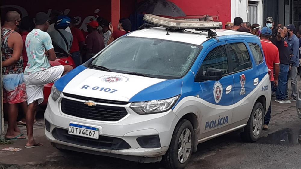 Suposto assaltante morto dentro de bar no tomba