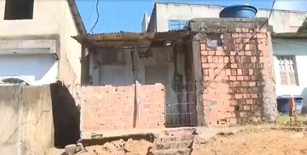 Menina de 6 anos é atingida com tiro no rosto dentro de casa