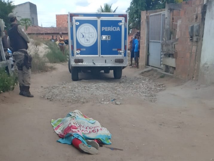 Travesti é assassinada com varios tiros no bairro mangabeira 