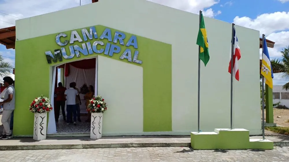 Prefeito e Vice-prefeita de Antônio Cardoso Tomam Posse com Promessas de Inclusão e Desenvolvimento