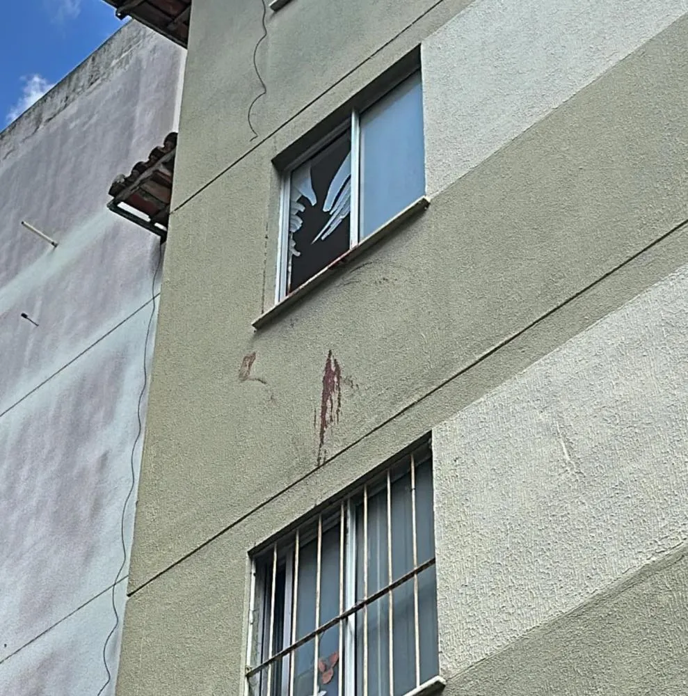 Jovem é esfaqueado dentro de apartamento no Santo Antônio dos Prazeres