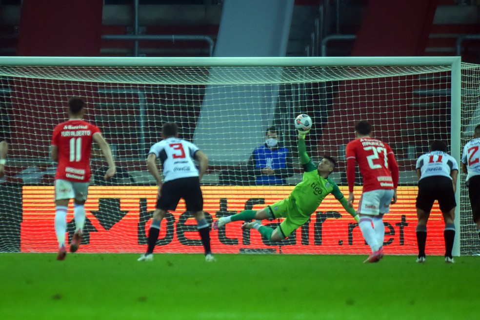 Olimpia elimina Inter nos pênaltis e pega o Flamengo nas quartas da Libertadores