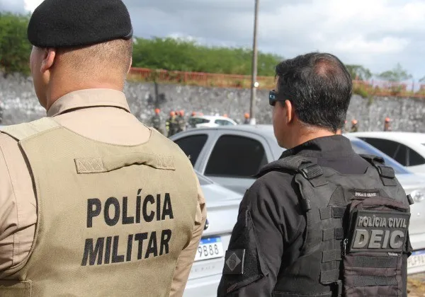 Falso policial penal é preso com cinco carros roubados e armas