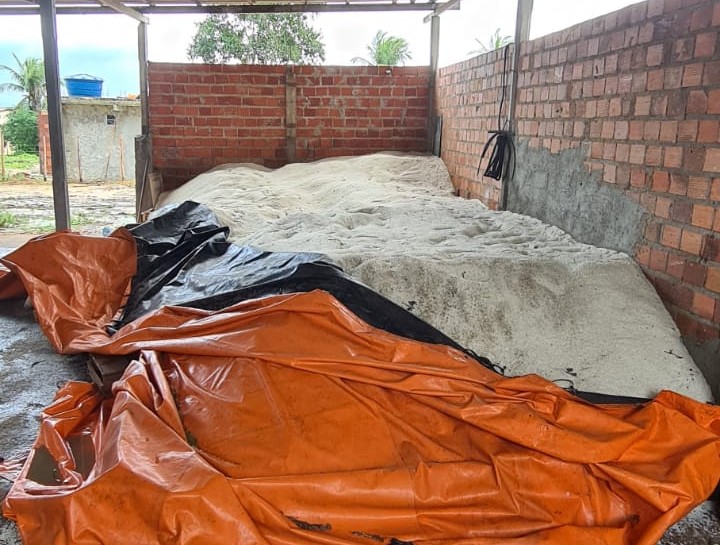 Decarga recupera 50 toneladas de fertilizantes e receptador é preso.