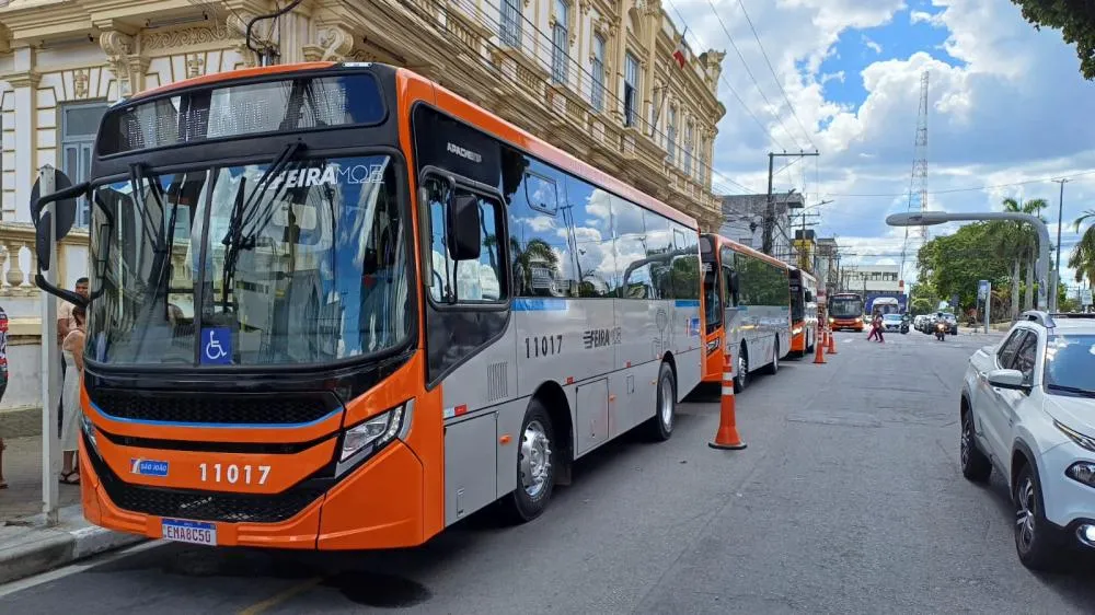 Feira de Santana avança na mobilidade urbana com ônibus climatizados e renovação da frota