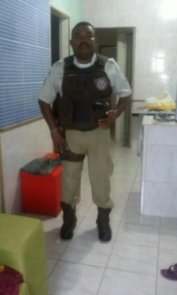 Sargento da reserva morre após ser esfaqueado ao tentar ajudar mulher em surto