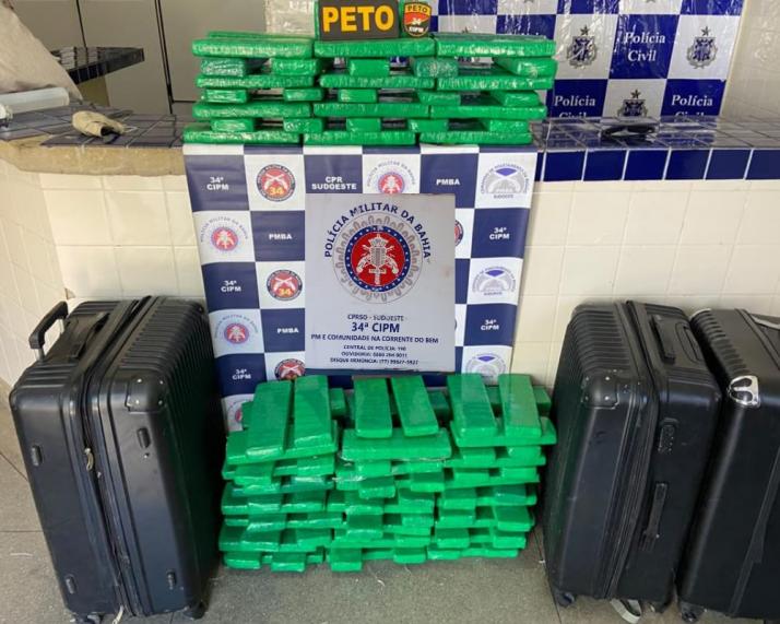 Casal é preso com 120 kg de maconha na rodoviária de Brumado; o destino seria Feira de Santana