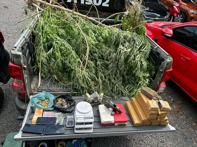 Polícia Militar apreende drogas, armas de fogo e munições em Santo Estevão