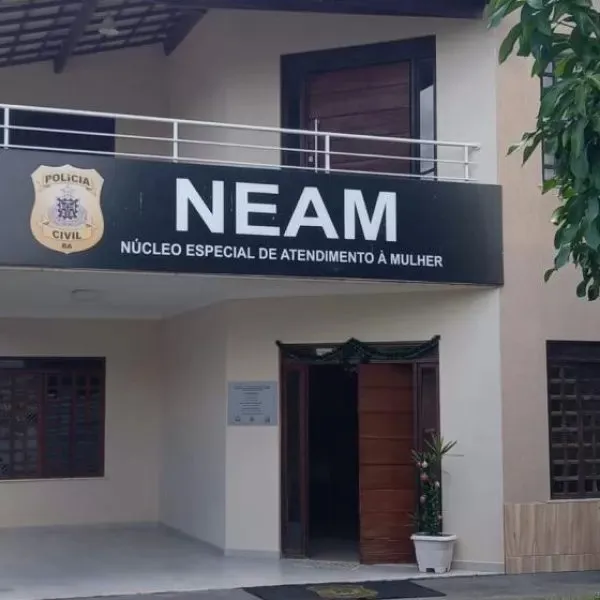  Homem é preso em flagrante por descumprir medida protetiva e agredir mãe idosa em Santo Estêvão