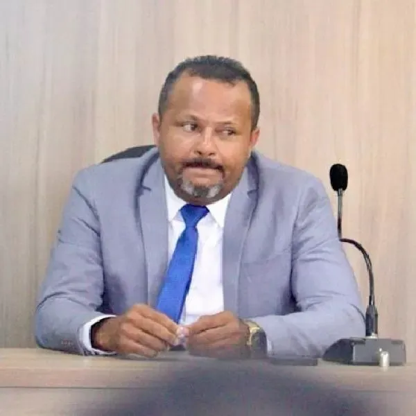  Desembargador anula sentença de juiz e autoriza vereador a voltar a presidência de Câmara na Bahia