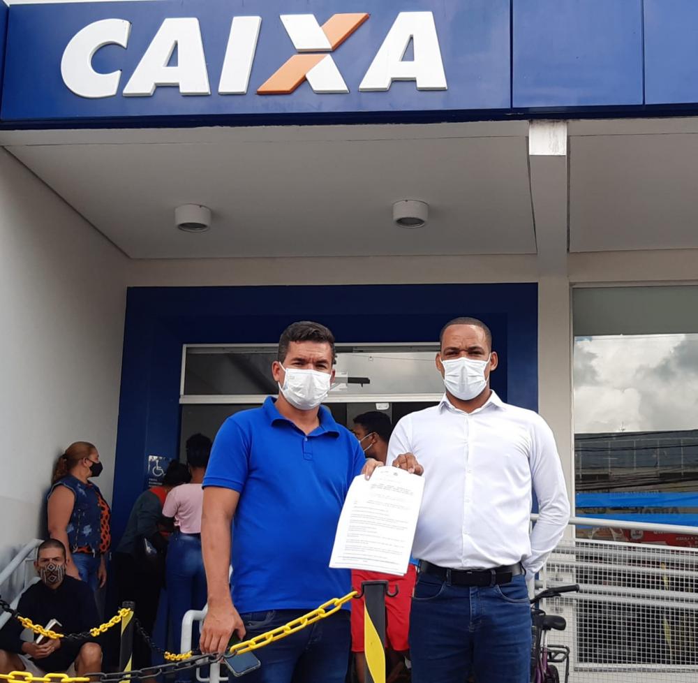 Vereadores Pedro Cícero e Luís da Feira vão a Caixa Econômica fiscalizar tempo de espera nas filas