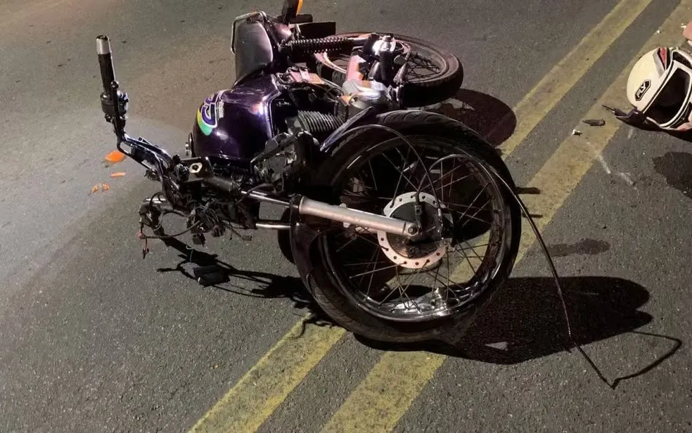 Duas pessoas morrem após carro sair da pista e capotar em rodovia