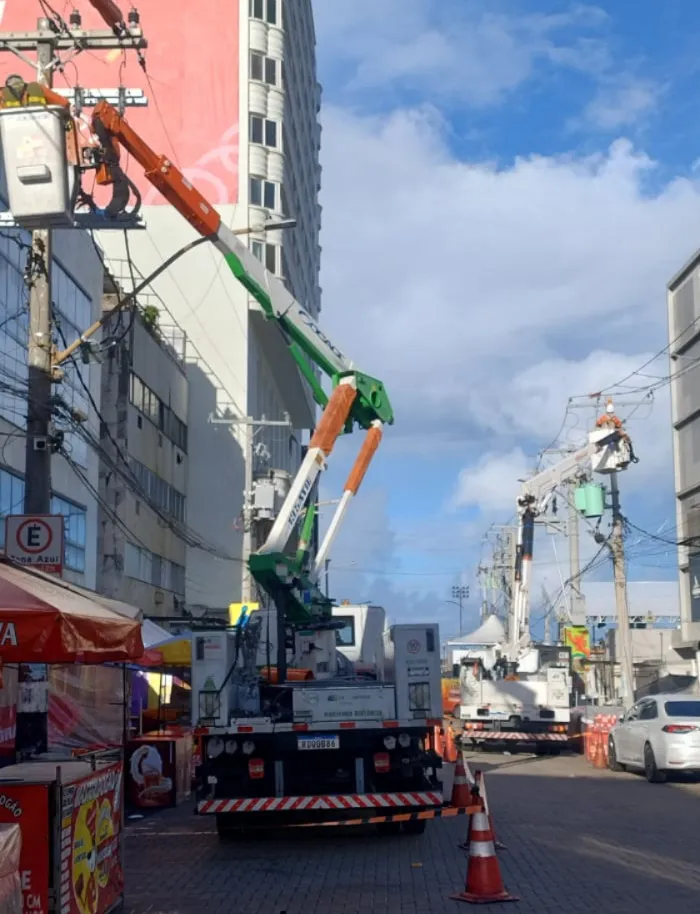 Neoenergia Coelba registra sete pontos de serpentinas na rede elétrica após o Furdunço 
