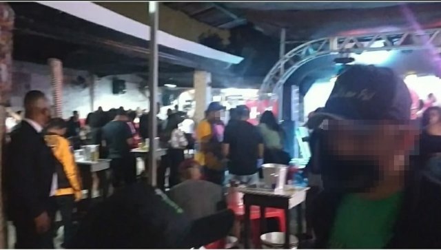 Festa clandestina com mais de 200 pessoas é encerrada pela fiscalização em Feira de Santana