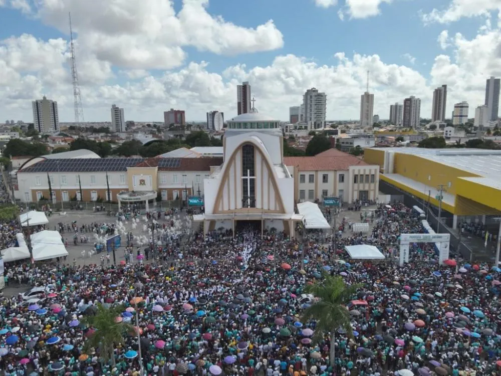 Com recorde de público, Caminhada do Perdão atrai multidão de fiéis às ruas de Feira de Santana