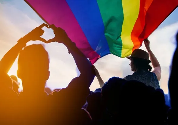 Hungria aprova lei para proibir marcha do orgulho LGBTQIAPN+