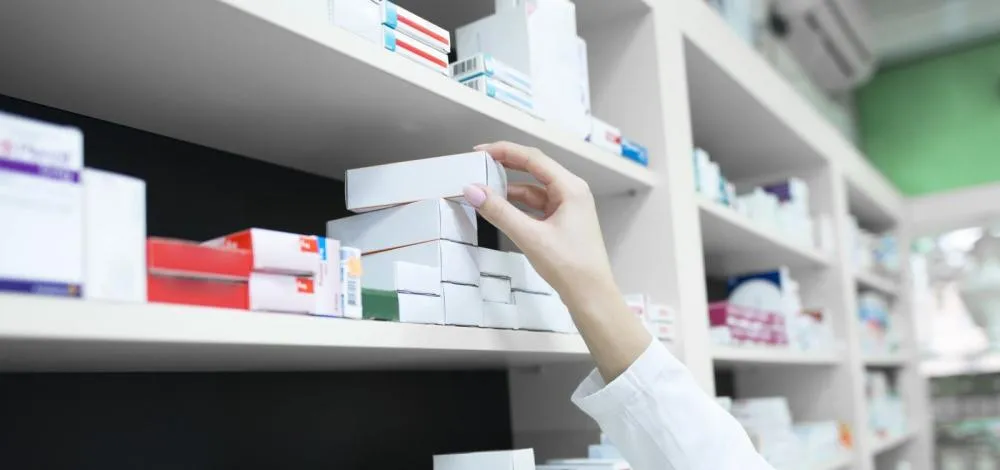 Conselho autoriza farmacêuticos a prescrever medicamentos