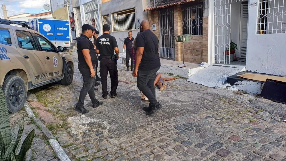 Aposentado é assassinado a tiros próximo de casa em Feira de Santana