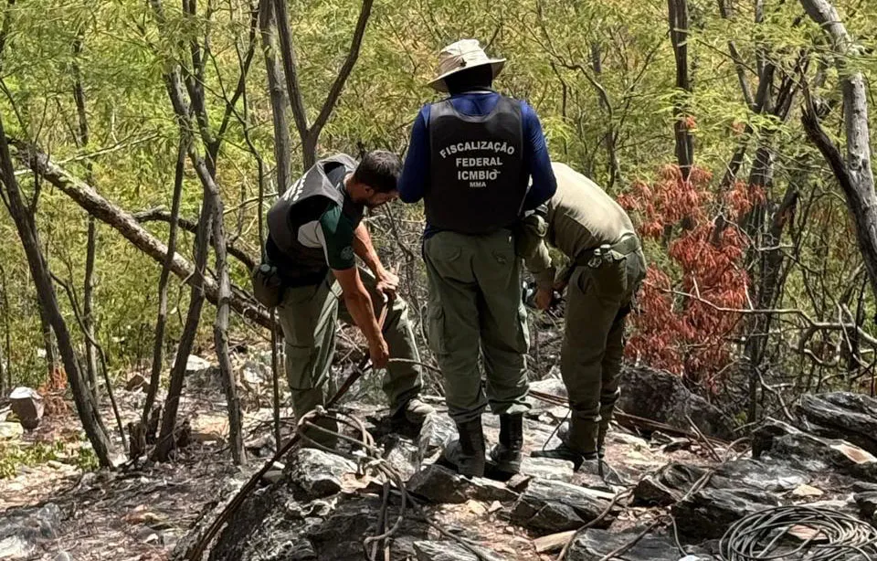 Polícia Federal deflagra operação em combate ao garimpo ilegal de quartzo na Serra do Capeado, em Sento Sé