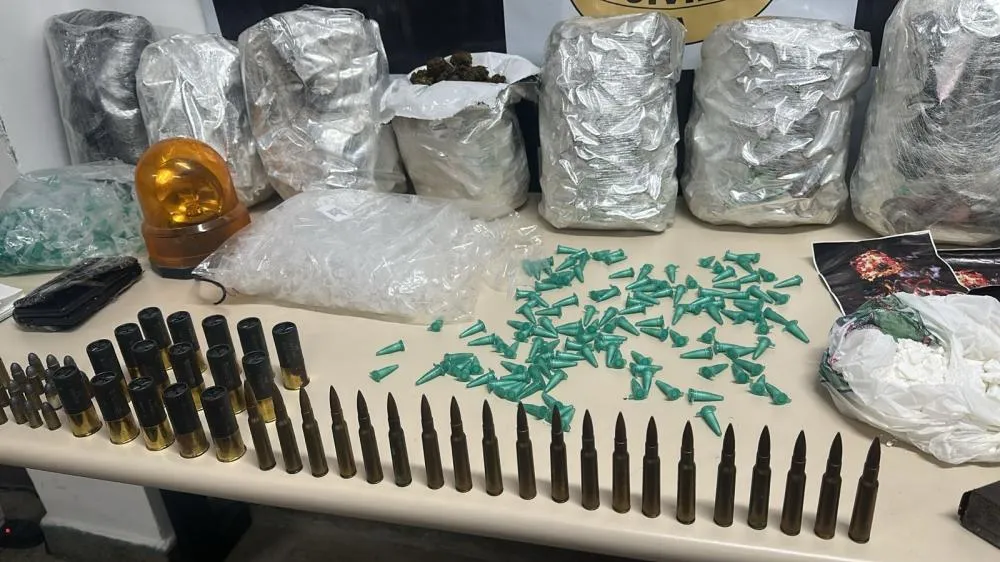 Polícia Civil desmonta laboratório de refino de cocaína e prende suspeito em Feira de Santana