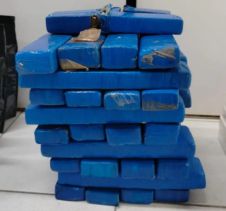 Dois suspeitos de tráfico de drogas morrem em confronto com PM em Feira de Santana