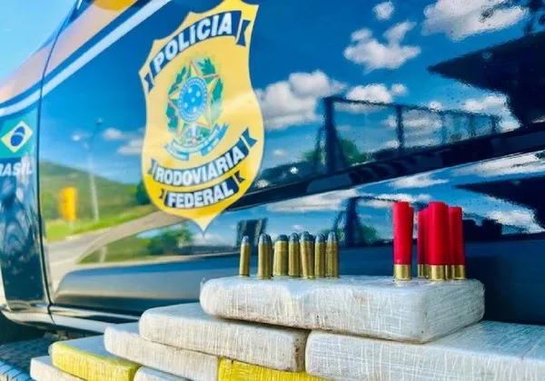 PRF apreende tabletes de cocaína e munições na BR-116