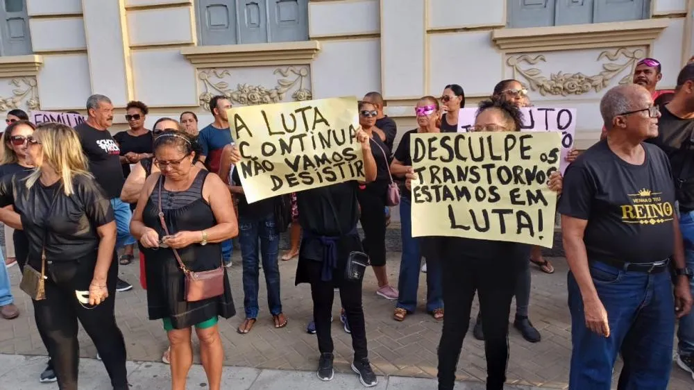 Rodoviários protestam em Feira de Santana por direitos trabalhistas não pagos