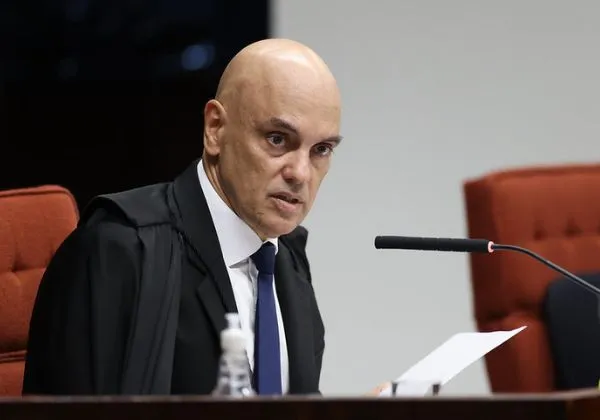 Moraes segue parecer da PGR e nega pedido para prender Bolsonaro