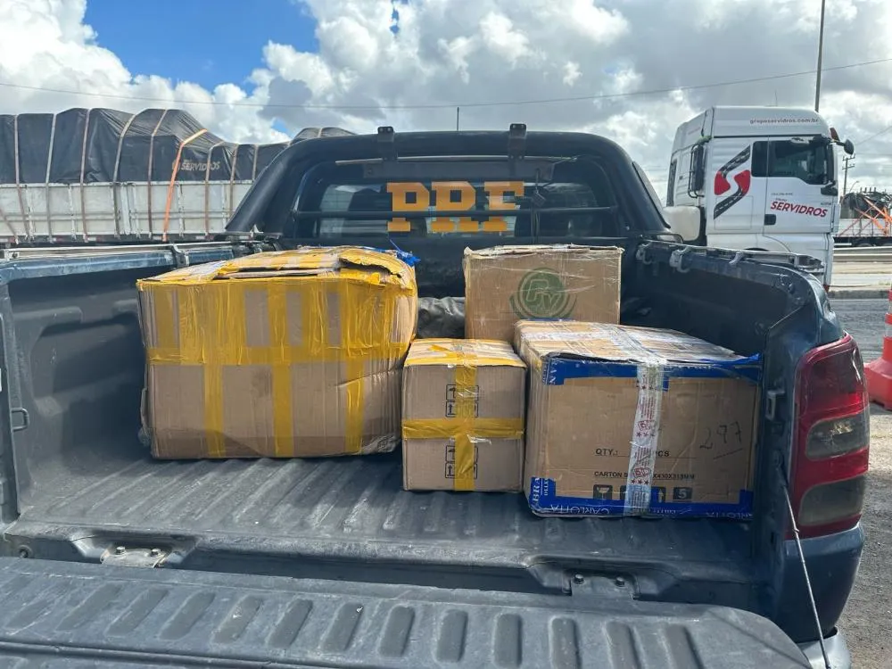 PRF apreende grande quantidade de mercadorias irregulares em fiscalização de rotina em Feira de Santana