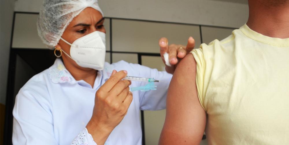 Pessoas a partir de 29 anos podem se vacinar contra a Covid-19 nesta sexta