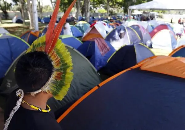 Indígenas de todas as regiões do país acampam em Brasília pelo direito à terra