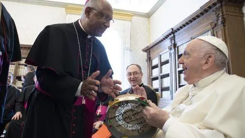 Dom Zanoni lamenta morte do Papa Francisco e cita possível sucessor brasileiro