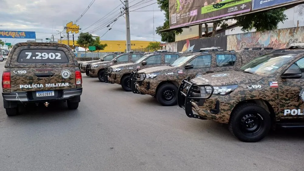 Governador inaugura delegacia da mulher e entrega 55 viaturas em Feira de Santana