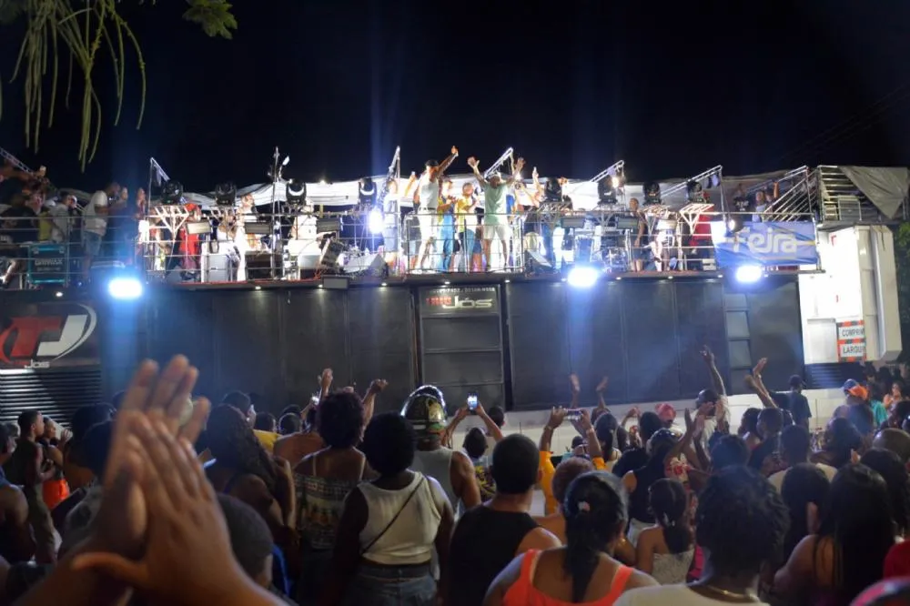 Esquenta antecipa Micareta em Humildes e leva folião ao delírio