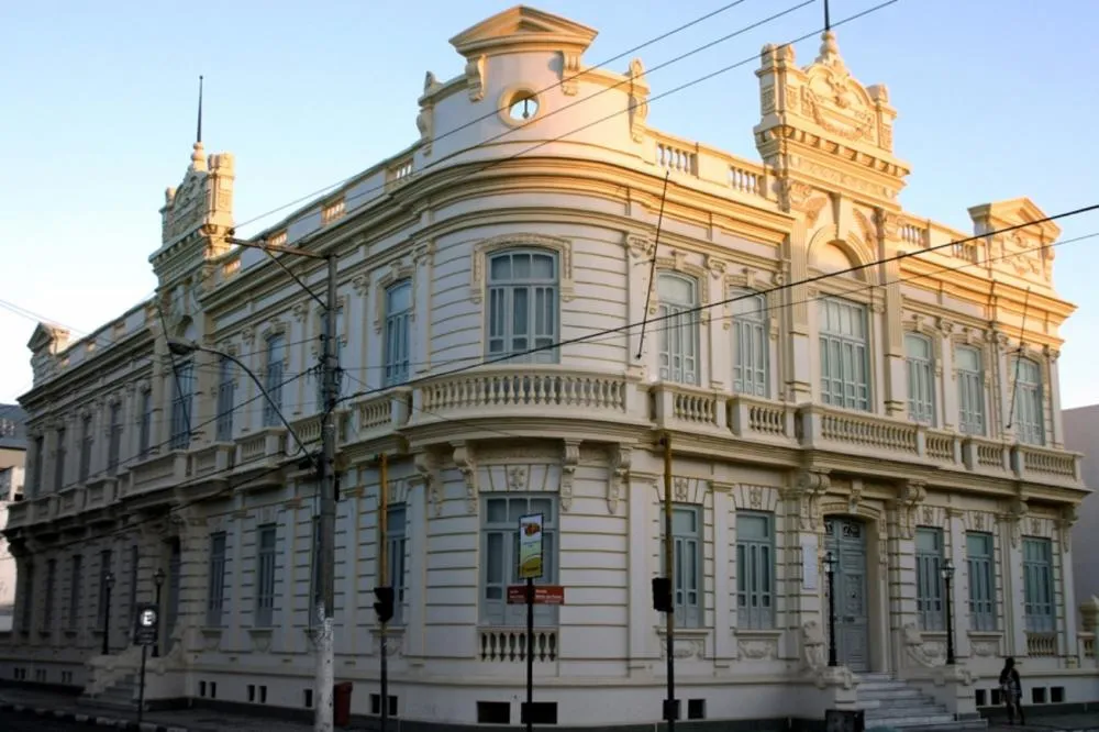 Prefeitura funciona em horário normal nesta quarta; decreto é republicado por incorreção