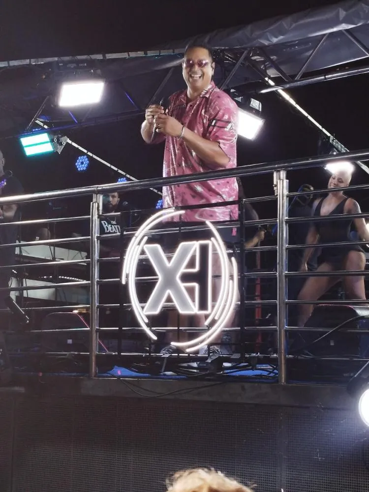 Pagode toma conta da avenida com Xanddy Harmonia 