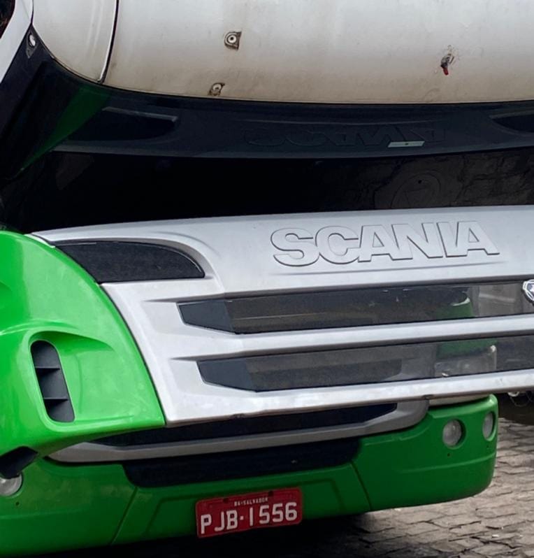 Caminhoneiro assassinado com nove tiros em equipadora na BR 324 .