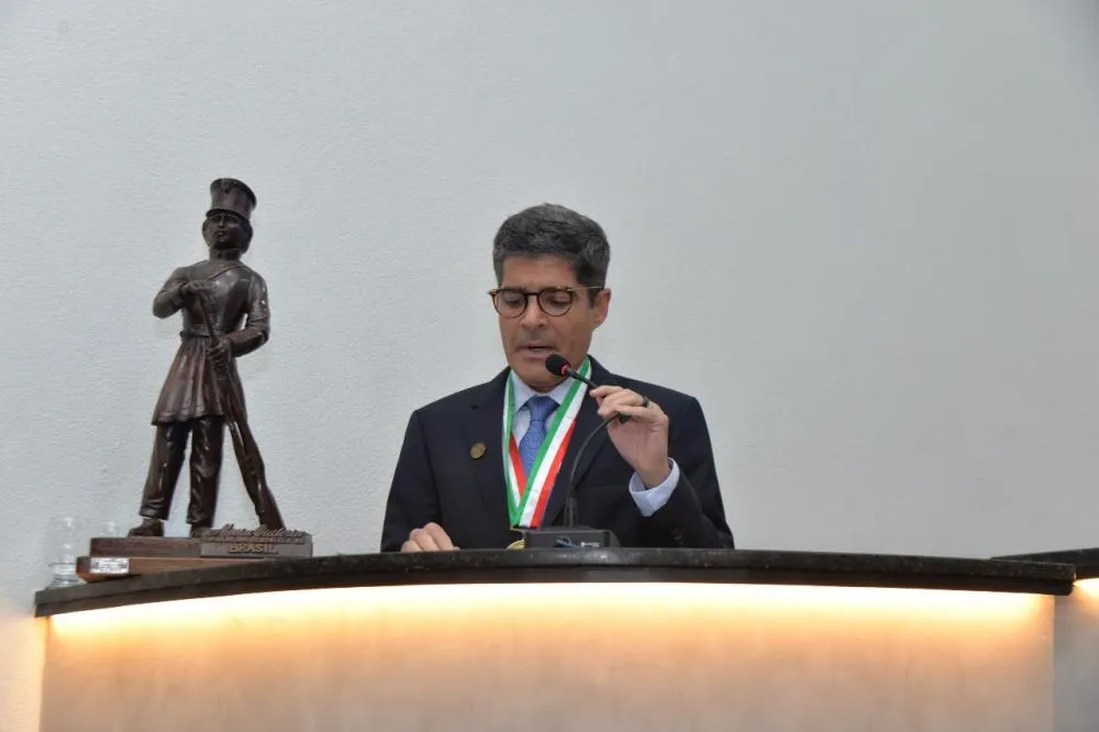 ACM Neto recebe título de Cidadão Feirense e Comenda Maria Quitéria na Câmara de Feira de Santana