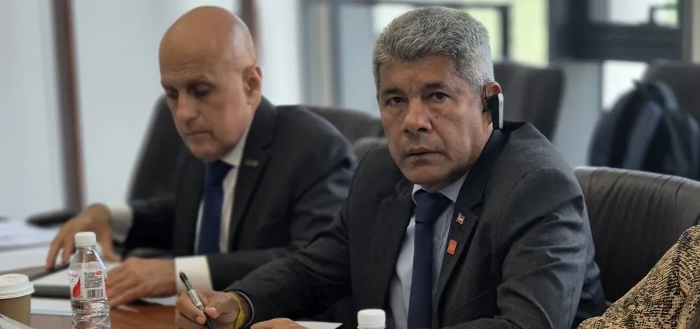 Jerônimo Rodrigues comemora interesse chinês em investir na energia eólica da Bahia