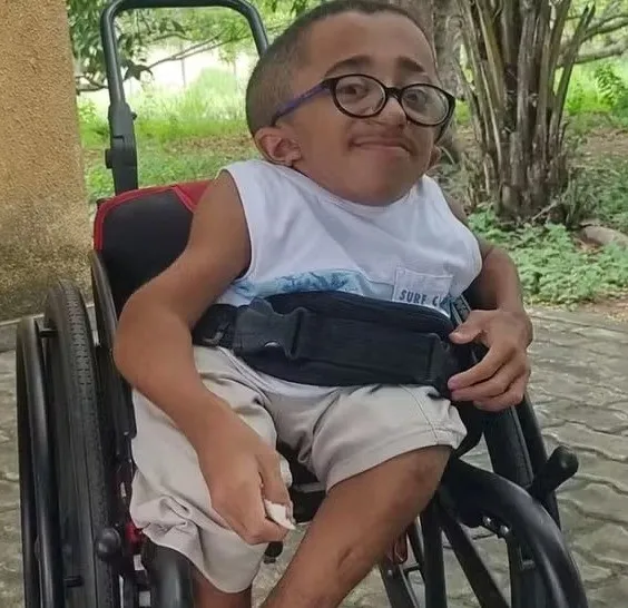  Morre, aos 15 anos, menino que sofria com 'ossos de vidro' em Feira de Santana