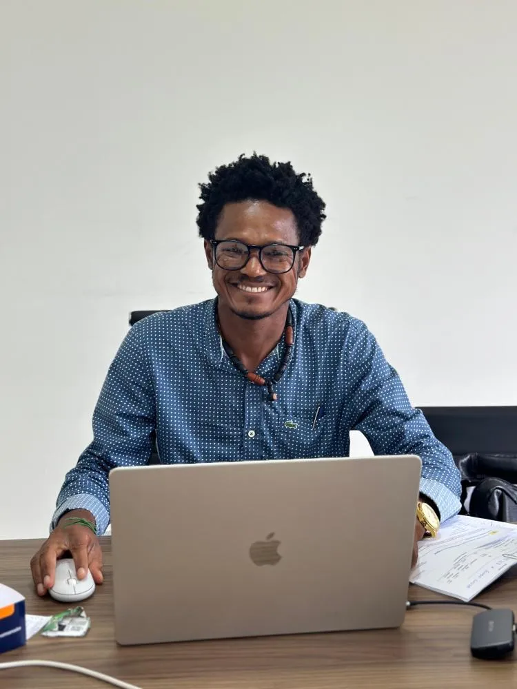 Jocivaldo dos Anjos fortalece a identidade quilombola de Antônio Cardoso em viagem à França